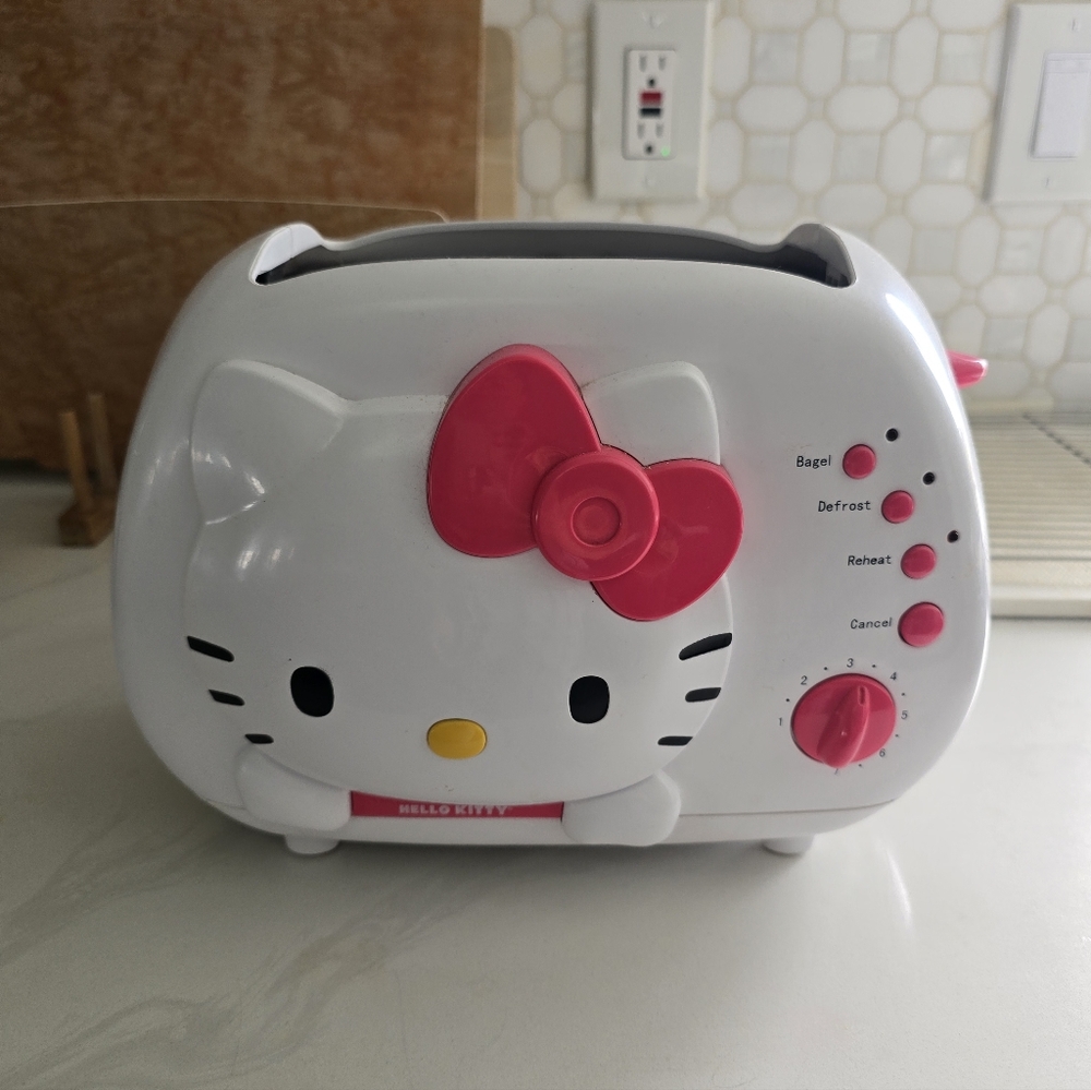 GUC Hello Kitty White and Pink Toaster